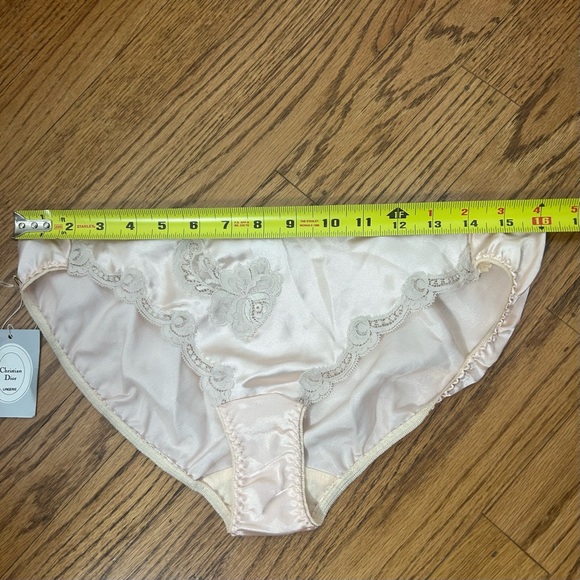 *SOLD*VTG Christian Dior Peach Silky Satin And Floral Lace Panty ILGWU NWT Size6 - Picture 10 of 12